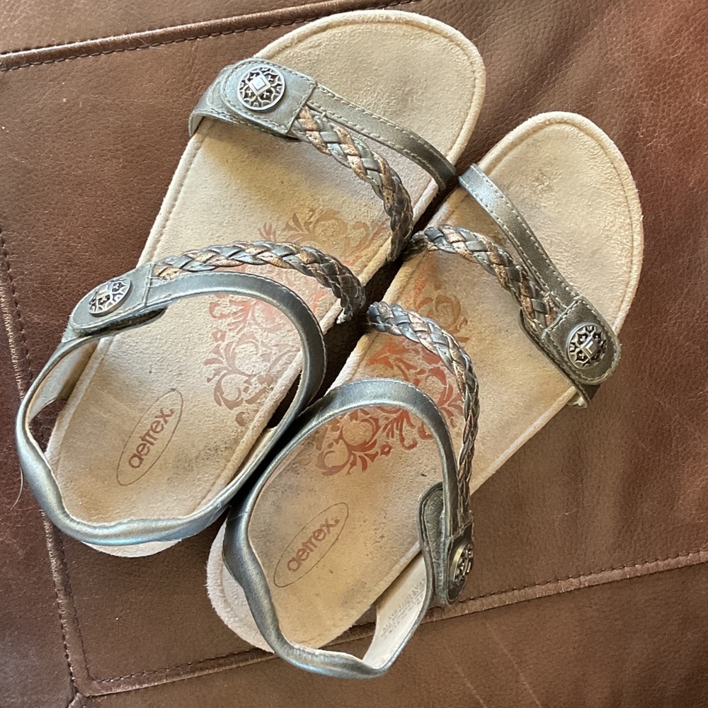 Aetrex Women's Braided Metallic Sandals size 9